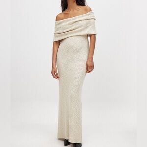 Off shoulder knit maxi dress